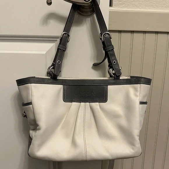 Coach Two-Tone Cream and Gray Shoulder Bag - Picture 2 of 8